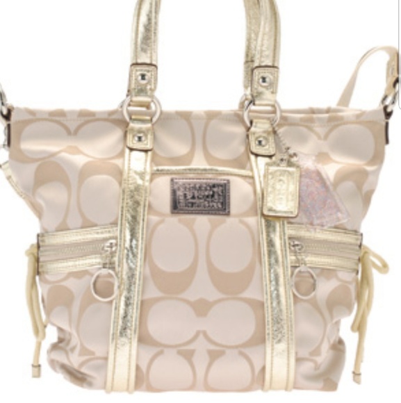 Coach Handbags - Coach poppy bag